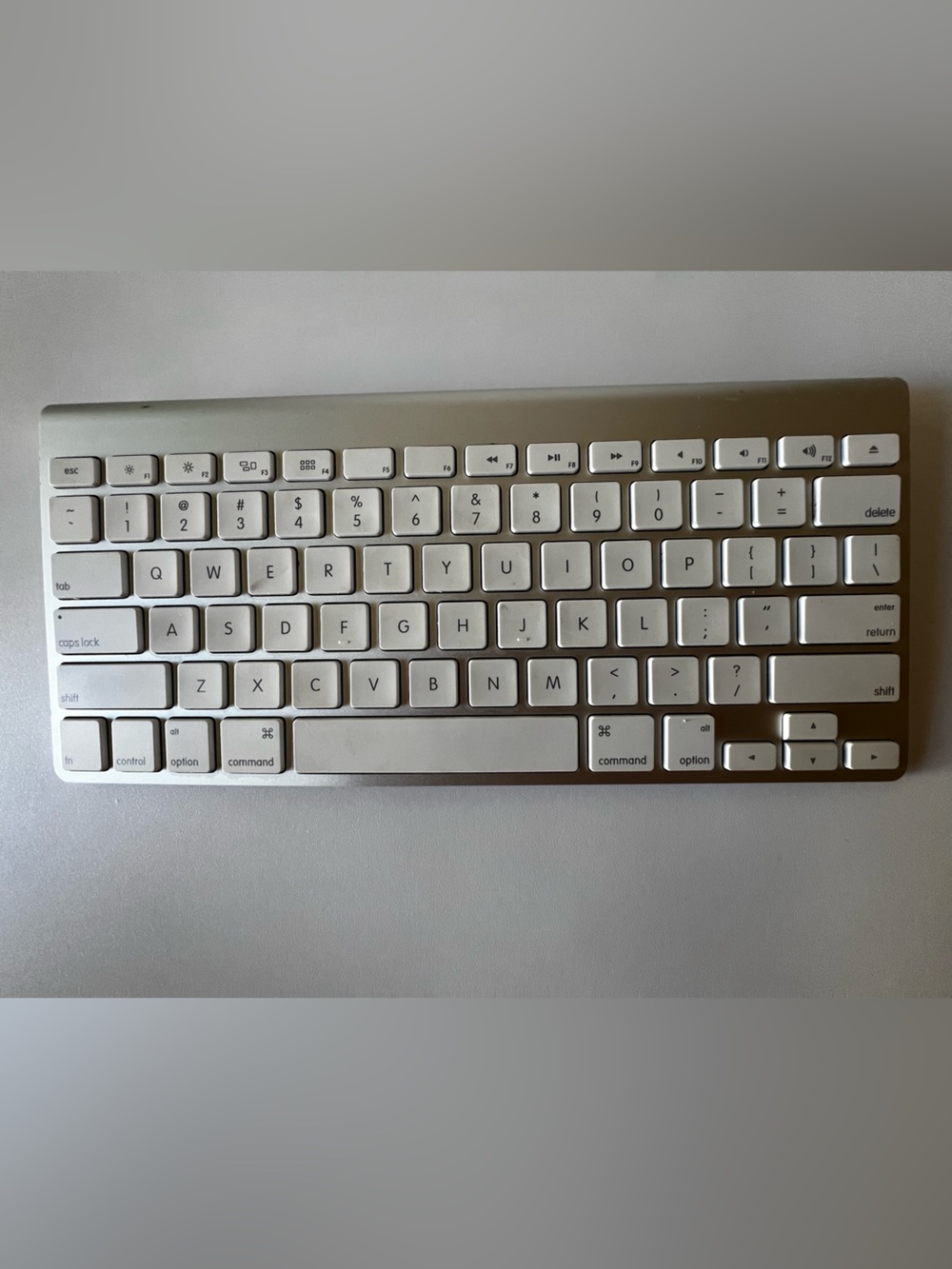Apple A1314 Wireless Slim Bluetooth Keyboard 2009, Tested Working